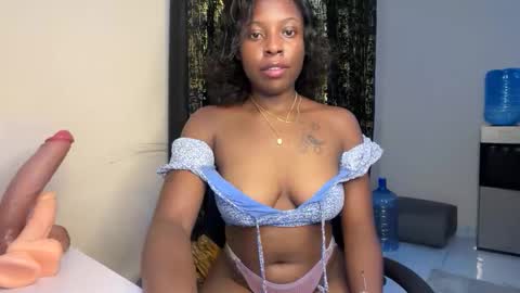 soft_nicole online show from April 29, 12:25 am