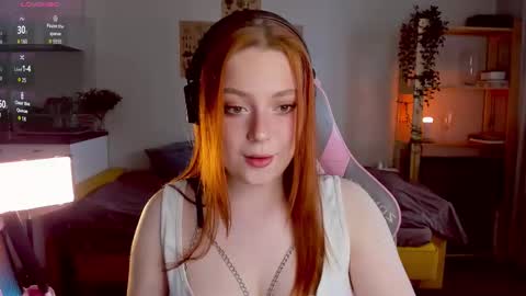 Snapshot of sofy_benson chatting on October 13, 9:34 am Sofy online show from October 13, 9:34 am