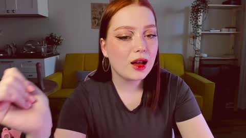 Snapshot of sofy_benson chatting on December 13, 9:47 am Sofy online show from December 13, 9:47 am