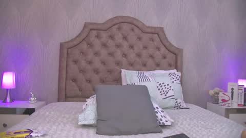 Snapshot of sofynovoa chatting on September 28, 6:42 am online show from September 28, 6:42 am
