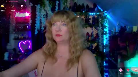 solesticia online show from October 29, 3:33 am