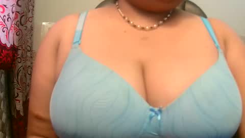 Snapshot of soni88888 chatting on February 1, 5:39 am soni88888 online show from February 1, 5:39 am