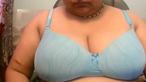Snapshot of soni88888 chatting on February 2, 6:37 am soni88888 online show from February 2, 6:37 am