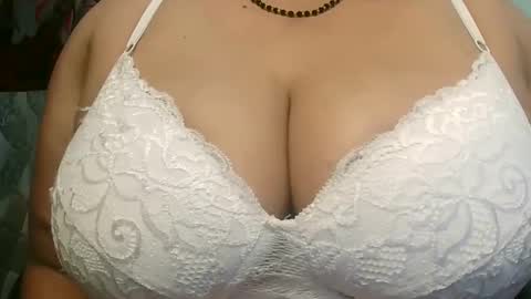 Snapshot of soni88888 chatting on February 8, 3:00 pm soni88888 online show from February 8, 3:00 pm