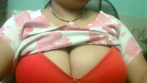 Snapshot of soni88888 chatting on October 4, 8:31 am soni88888 online show from October 4, 8:31 am
