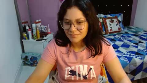 Snapshot of soniafuckboobs chatting on December 12, 4:37 am soniafuckboobs online show from December 12, 4:37 am