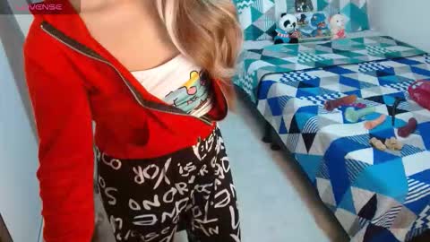 Snapshot of soniafuckboobs chatting on September 9, 12:27 pm soniafuckboobs online show from September 9, 12:27 pm