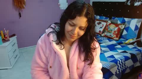 Snapshot of sonialatin69 chatting on December 21, 8:07 am sonialatin69 online show from December 21, 8:07 am