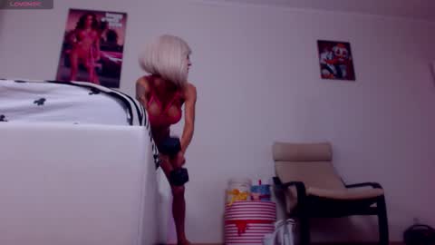 Snapshot of sonjanextray chatting on September 26, 8:45 am Sonja Ray online show from September 26, 8:45 am
