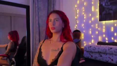 Snapshot of sophi_01 chatting on January 4, 5:48 am sophie online show from January 4, 5:48 am