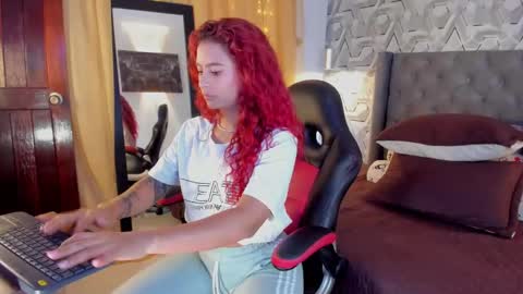 Snapshot of sophi_01 chatting on September 18, 11:03 pm sophie online show from September 18, 11:03 pm
