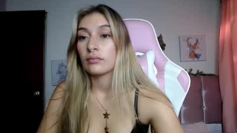 SophiaLee online show from March 5, 1:01 am