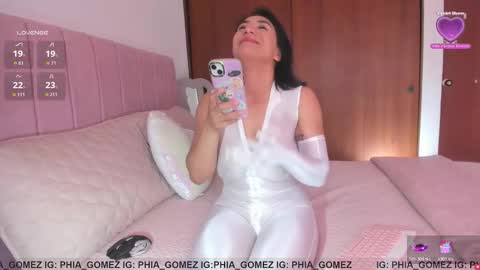 Snapshot of sophiaparker_ chatting on October 18, 12:08 pm online show from October 18, 12:08 pm