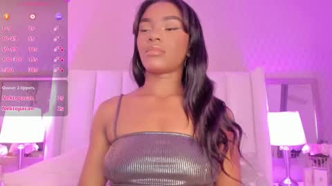 Snapshot of sophiasmiths_ chatting on February 18, 10:14 pm SophiaSmiths online show from February 18, 10:14 pm
