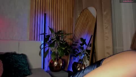 Sophi  online show from June 20, 4:05 am