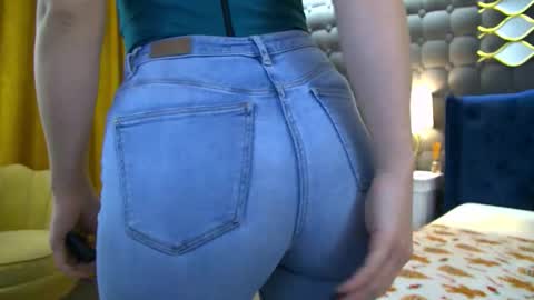 sophie__hill online show from December 5, 5:51 am