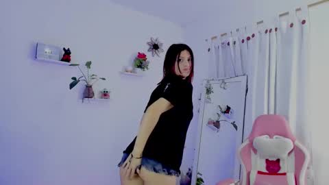 Snapshot of sophie_dolly_ chatting on December 17, 10:32 pm sophie doll online show from December 17, 10:32 pm