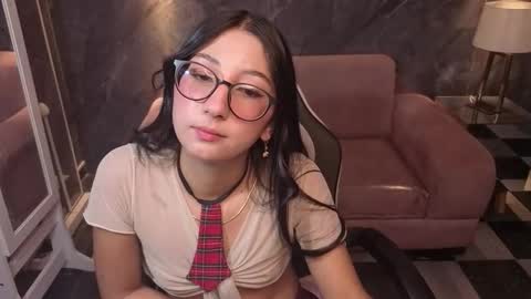 sophie_jones_b online show from March 13, 1:34 pm
