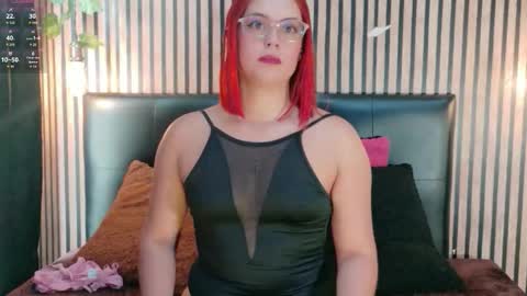sophie_new25 online show from November 19, 7:03 pm