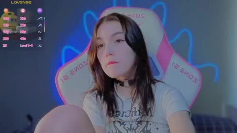sophie_nomenal_ online show from June 5, 4:27 am
