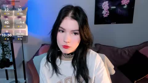 sophie_nomenal_ online show from November 21, 1:46 pm