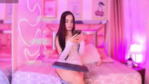 Sophie  online show from January 7, 11:30 pm