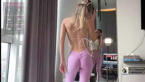 sophiebelll online show from October 28, 11:05 am