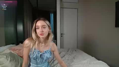 Snapshot of sophiebelll chatting on September 30, 12:33 pm sophiebelll online show from September 30, 12:33 pm