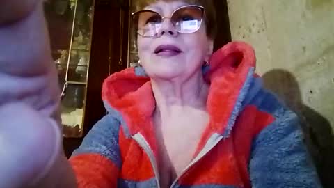 SophieBurnsX online show from April 25, 6:05 pm