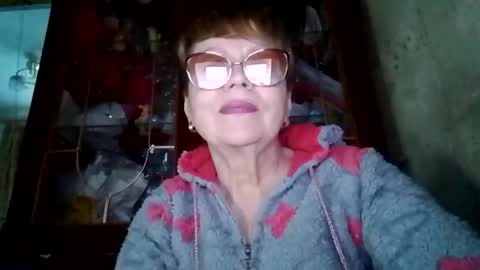 SophieBurnsX online show from April 23, 4:09 pm