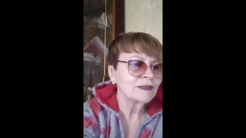 SophieBurnsX online show from April 22, 12:35 pm