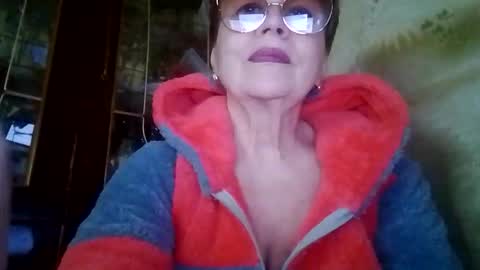 SophieBurnsX online show from April 25, 12:30 pm