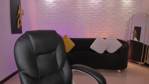 Sophie Houston online show from December 18, 4:39 am