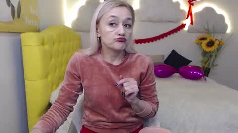 Snapshot of sophiekittyy chatting on March 9, 7:23 am sophiekittyy online show from March 9, 7:23 am