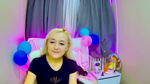 Snapshot of sophiekittyy chatting on October 2, 6:29 am sophiekittyy online show from October 2, 6:29 am