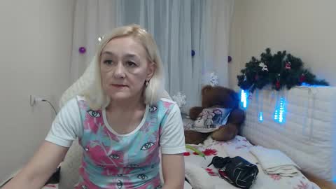 sophiekittyy online show from December 18, 7:46 am