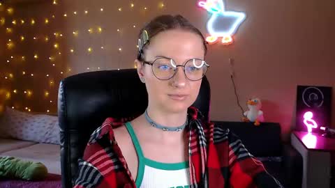 sophieleroux online show from May 14, 11:16 am