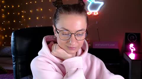 sophieleroux online show from May 6, 1:26 pm