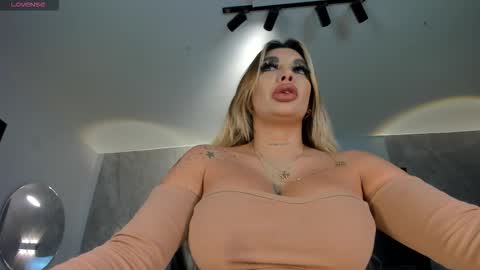 Sophie  Palmer online show from March 18, 8:03 pm