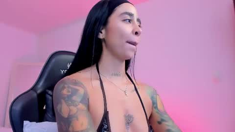 sophierooy online show from June 26, 1:07 am