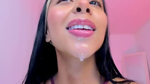 sophierooy online show from May 1, 2:31 pm
