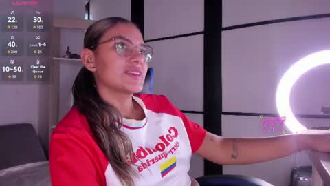 sophiewatson_ online show from July 7, 1:03 pm