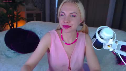 Lisa online show from November 22, 8:39 am