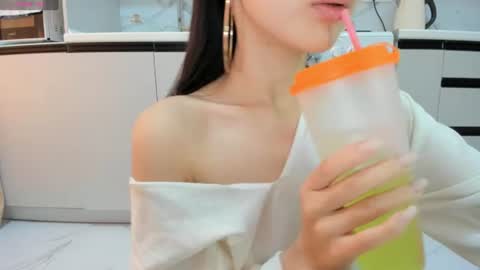 Mia online show from July 29, 9:20 am