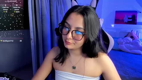 Snapshot of soy___lili chatting on February 25, 4:03 am Lili online show from February 25, 4:03 am