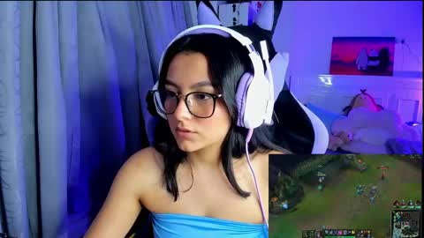 Snapshot of soy___lili chatting on December 28, 11:37 pm Lili online show from December 28, 11:37 pm