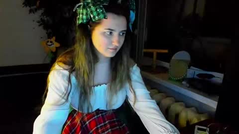 Snapshot of spanking_girls chatting on December 25, 12:05 am Evgenia online show from December 25, 12:05 am