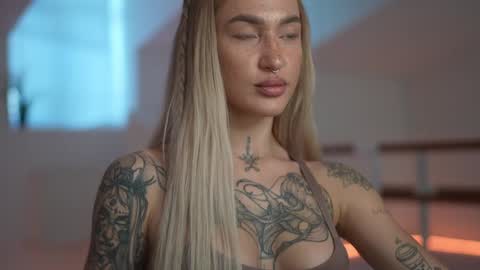 DAISY online show from December 13, 9:47 am