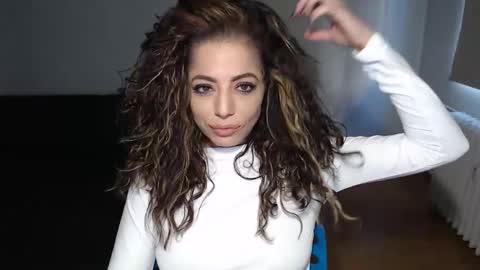 Snapshot of spoiled__doll chatting on January 17, 8:02 am Doll online show from January 17, 8:02 am