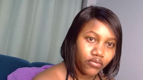 Snapshot of squirtqueen333 chatting on December 5, 10:12 pm shana online show from December 5, 10:12 pm
